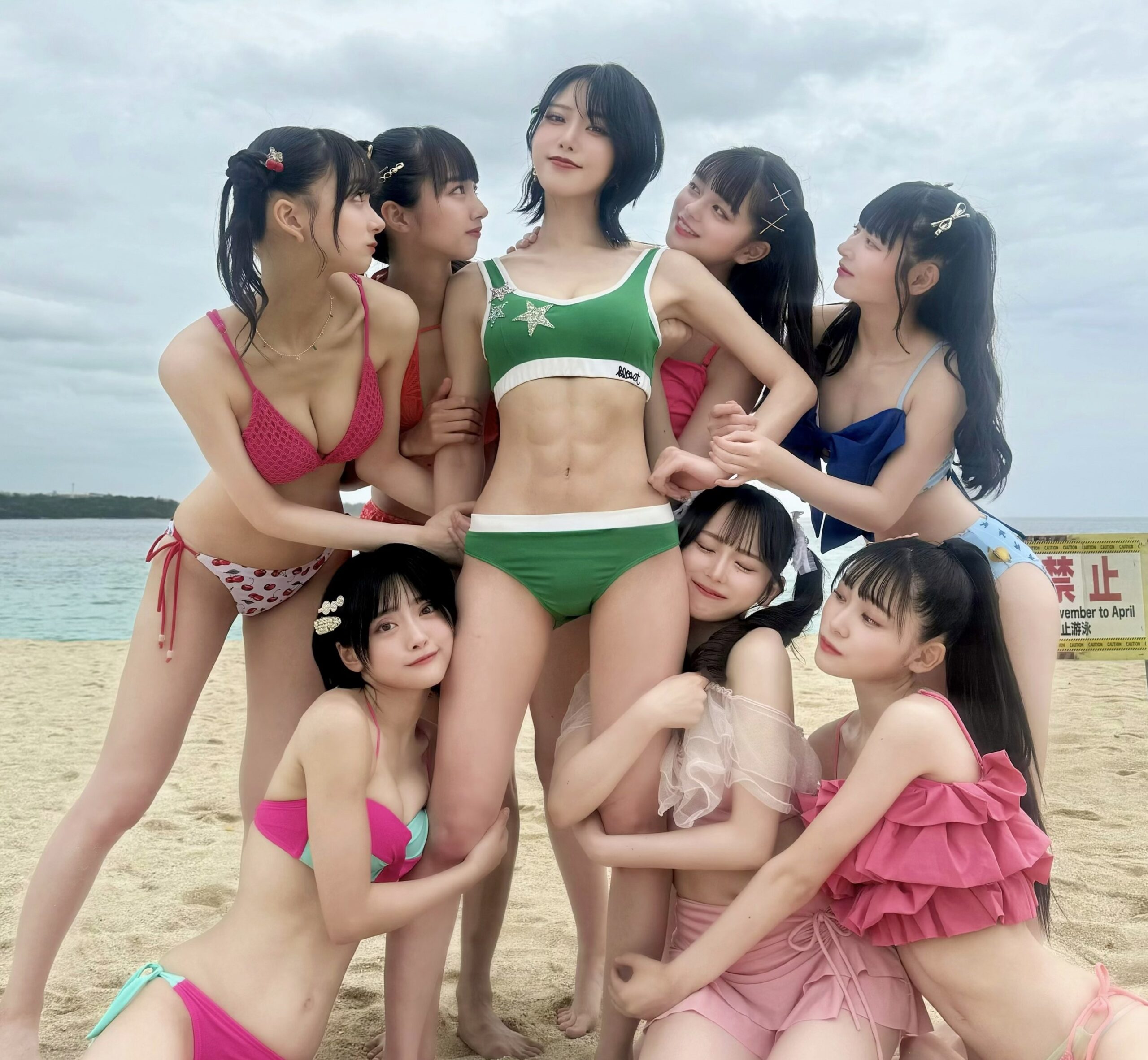 マジで腹筋すごいまーりん」虹コン・隈本茉莉奈、今年も美腹筋で